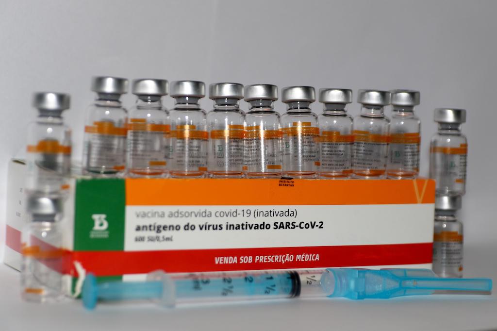 Ministério da Saúde planeja vacina de reforço para idosos