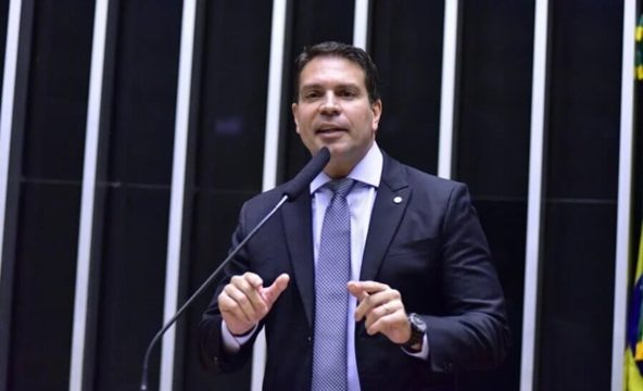 Deputado, condenado e foragido