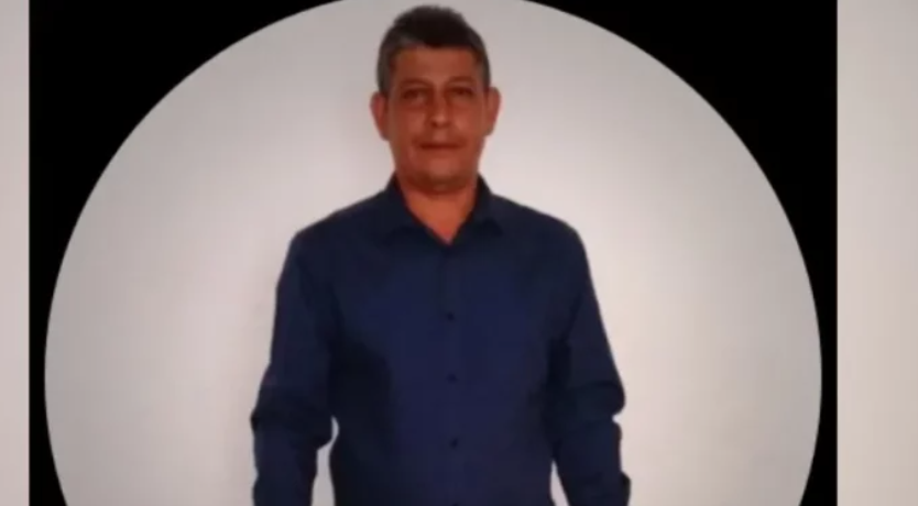 Fica na cadeia