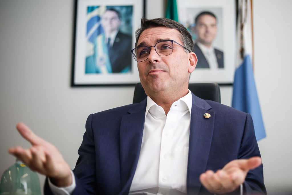 A dívida de Flávio