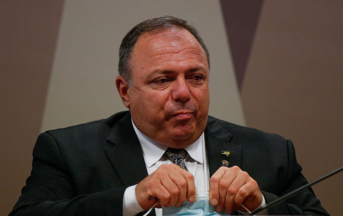 Prevaricação: plano de Bolsonaro é culpar o general Pazuello