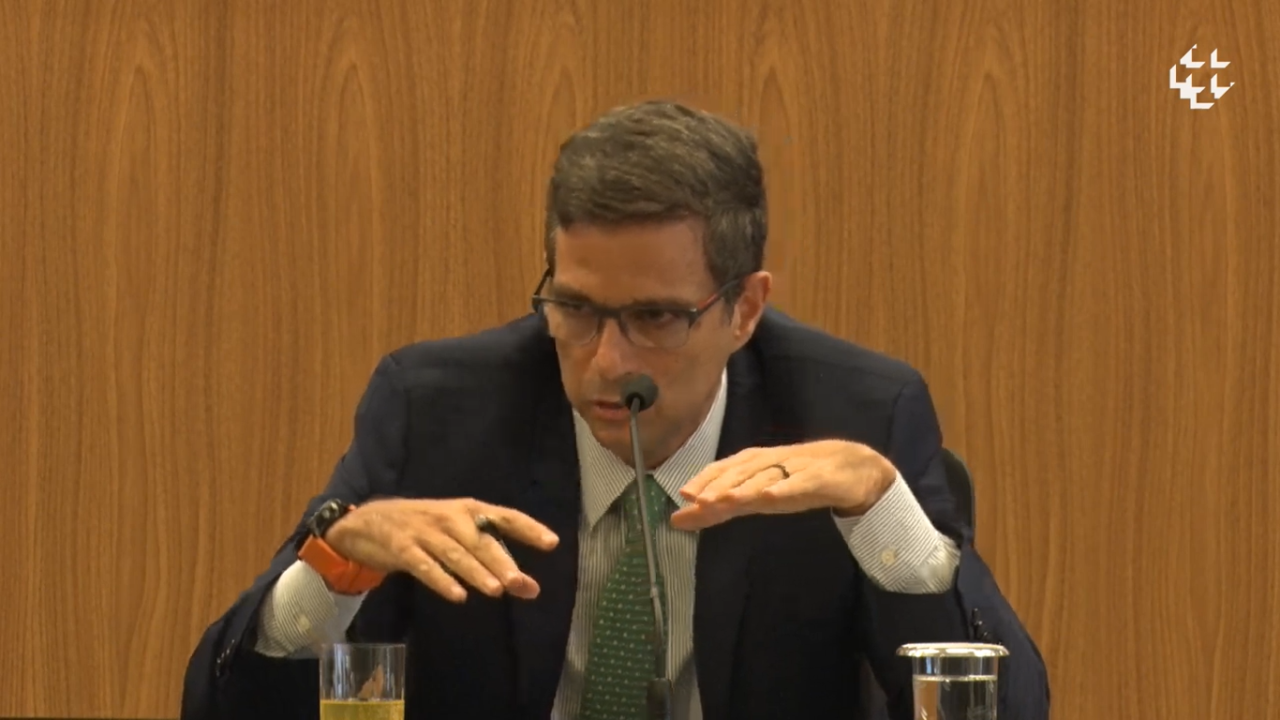 Campos otimista em Miami, mas Guedes sofre com o imposto de renda