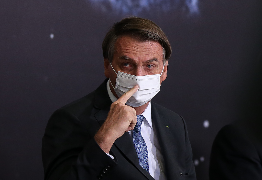 Auxiliares tentam acalmar Bolsonaro