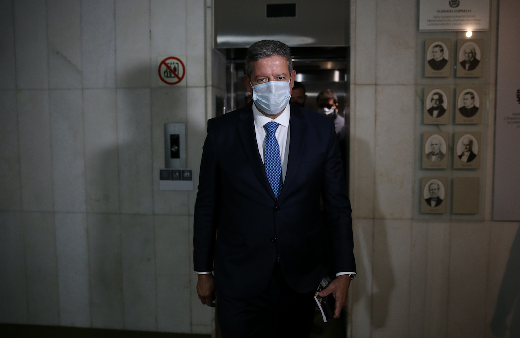 O dilema de Arthur Lira sobre a radicalização de Bolsonaro