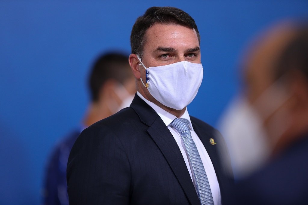 Gilmar adia julgamento de recurso de Flávio Bolsonaro no caso das rachadinhas