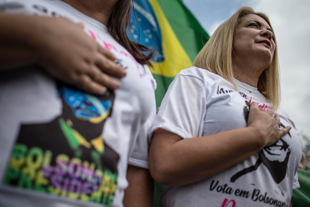 Ex-mulher de Bolsonaro sabe muito, mas não deve falar