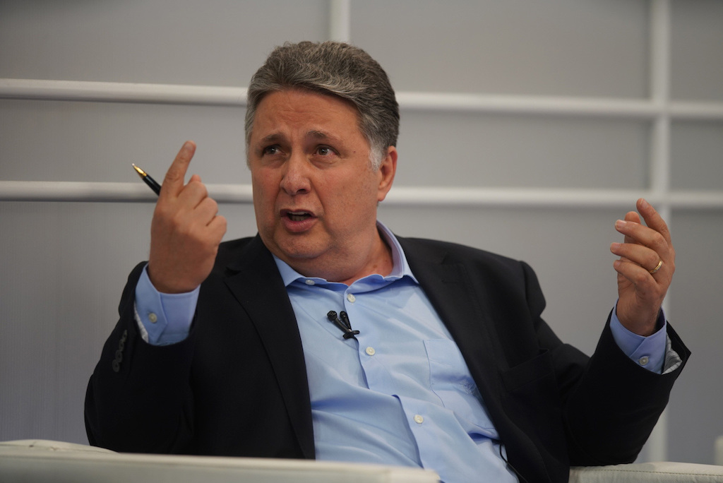 Anthony Garotinho causa constrangimento em reunião para fusão de PSL e DEM