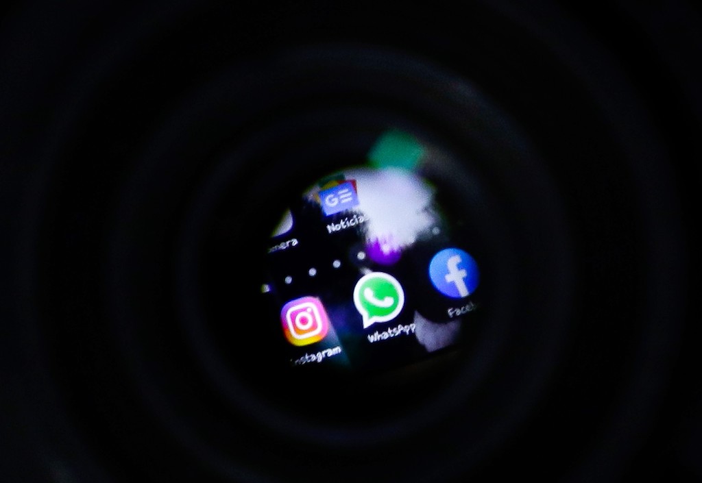 Criminosos vendem informações de brasileiros raspadas do Facebook e do LinkedIn