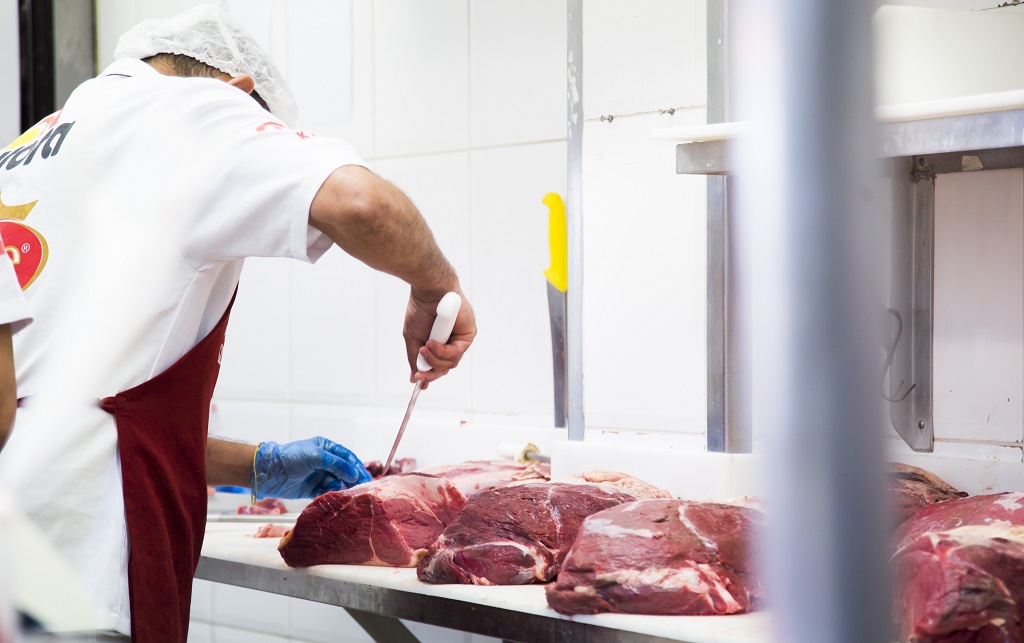 Exportadores que apostaram em fim rápido de veto chinês à carne brasileira redirecionam vendas