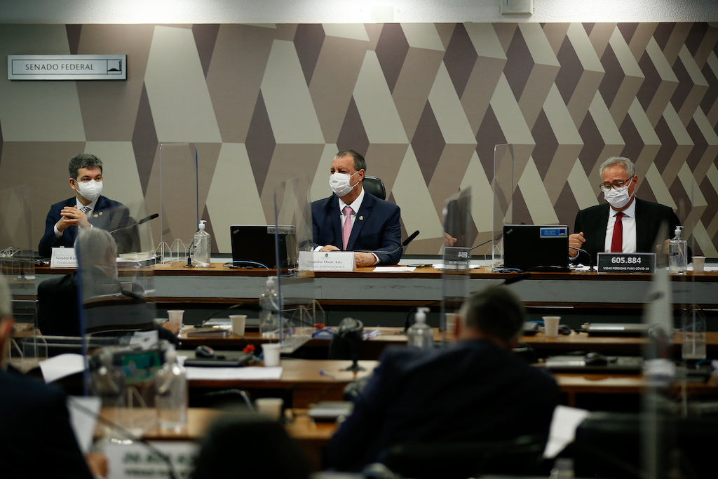 Contra Bolsonaro, Senadores vão a Haia entregar relatório de CPI da Pandemia