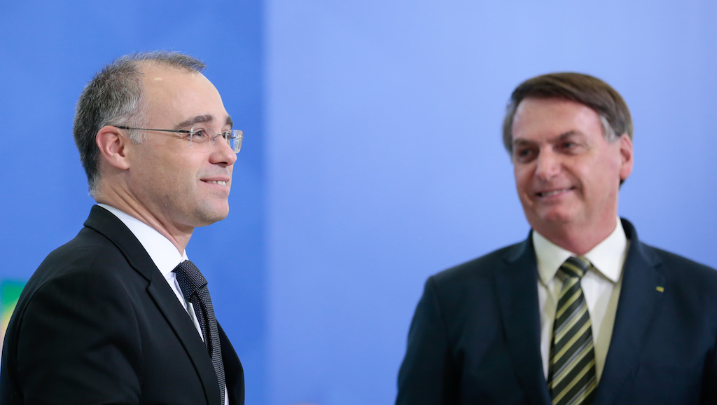 A fila de padrinhos de André Mendonça