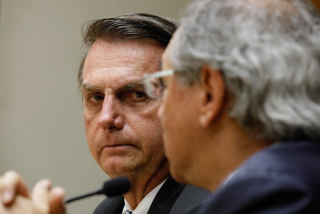 “Eu tenho que confiar nele”, diz Bolsonaro sobre Paulo Guedes após recessão técnica