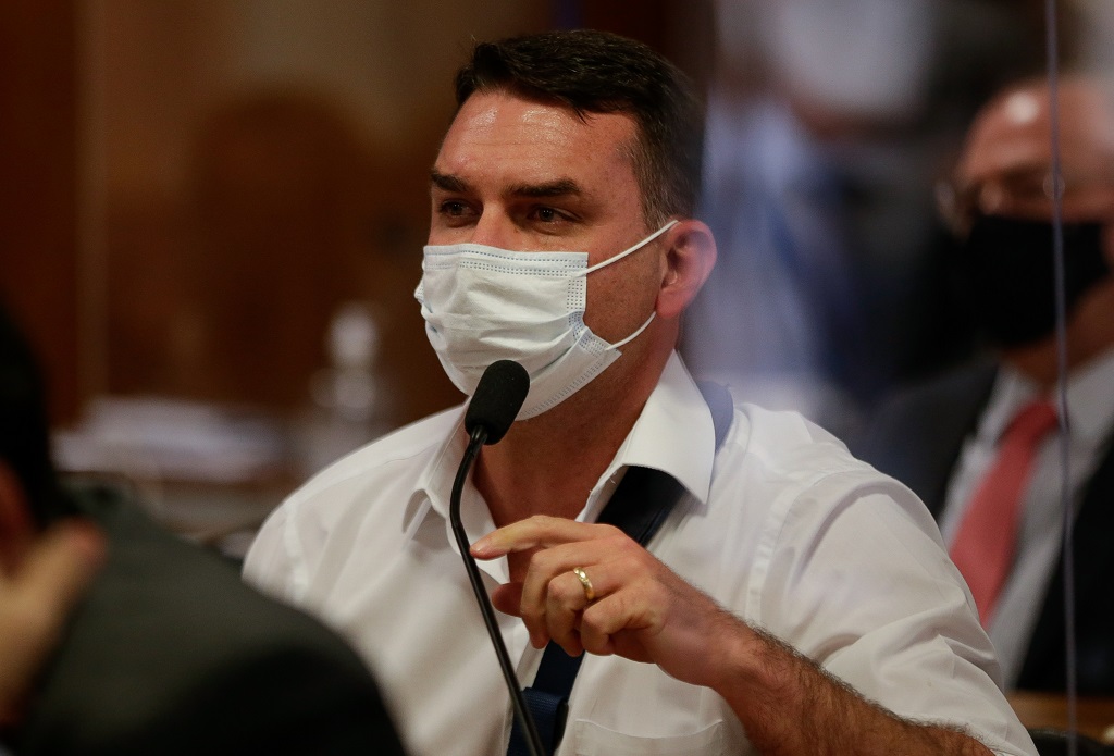 A aliança entre Flávio Bolsonaro e o presidente da OAB do Rio