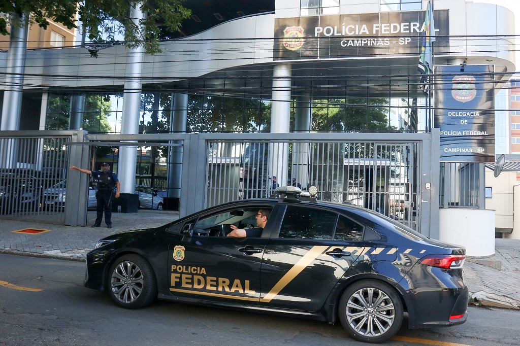 Após fala de Bolsonaro, ministro da Justiça não fala com PF sobre reajuste