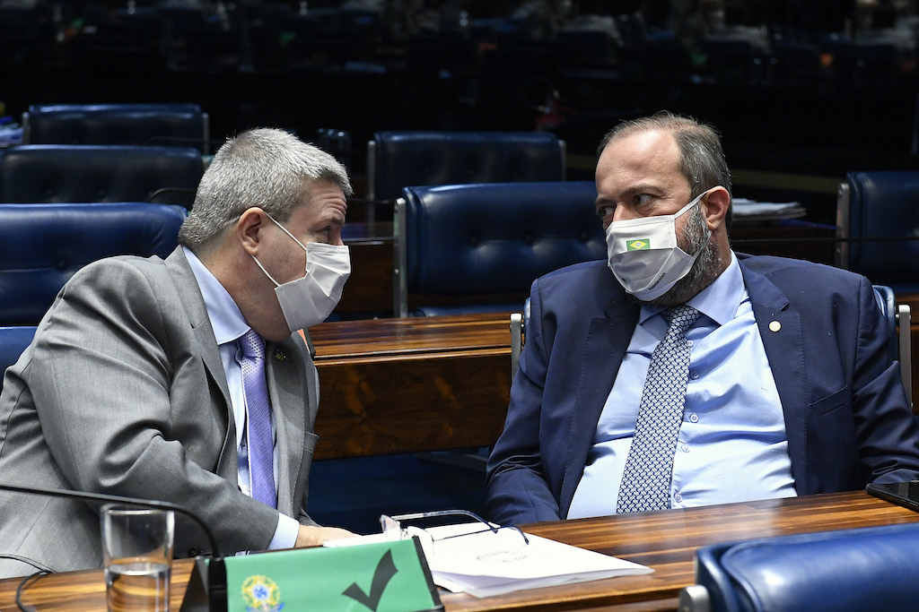 Alexandre Silveira tenta convencer PSD sobre liderança do governo