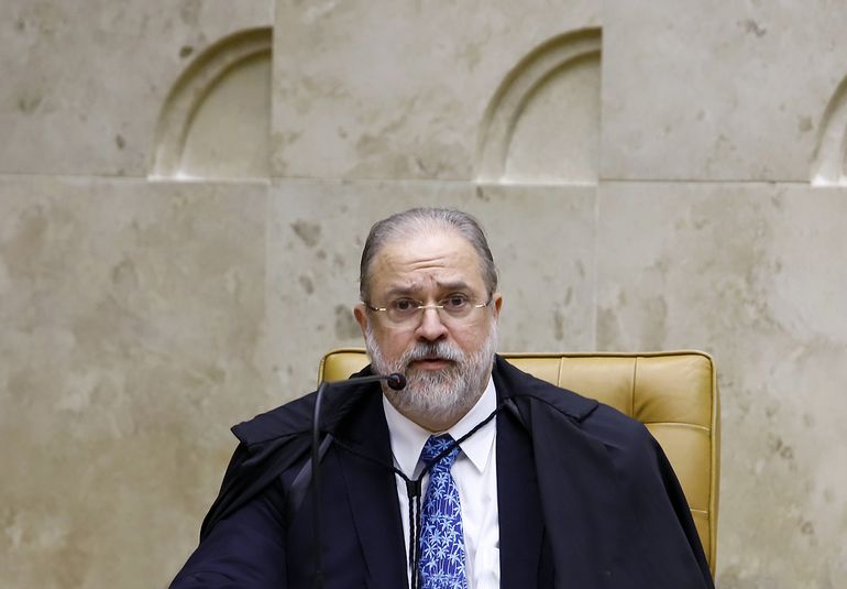 Aras diz que não tem “alinhamento sistemático” com Bolsonaro