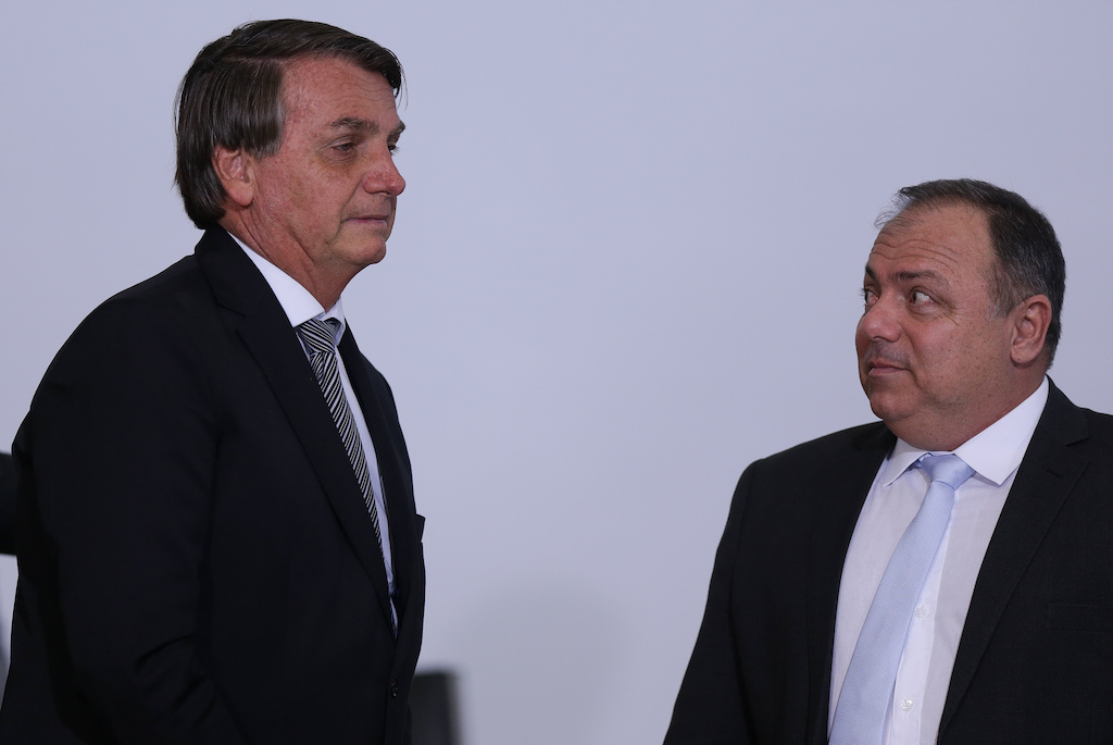 Por que Bolsonaro resiste em demitir Pazuello