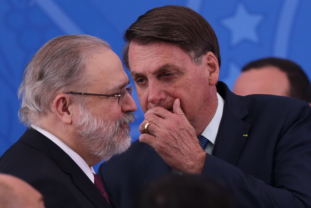 Aras arquiva investigações contra Bolsonaro