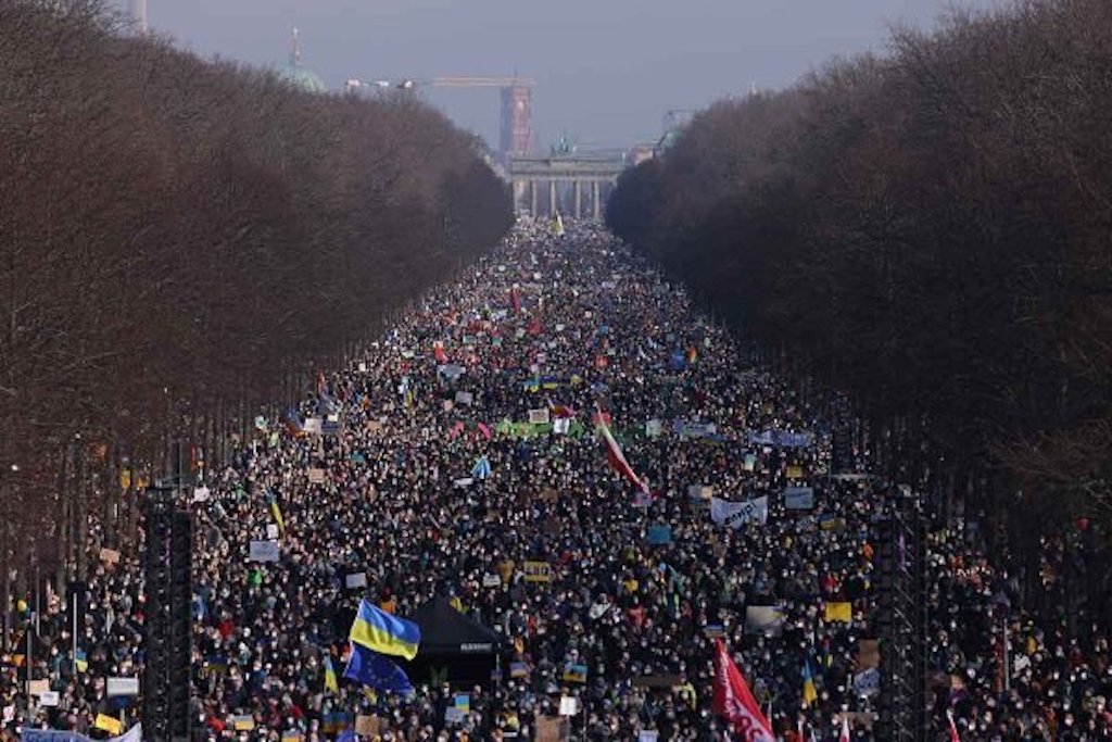 Cem mil nas ruas de Berlim contra Putin