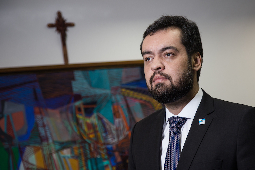 Claudio Castro avalia trocar Bolsonaro por Lula