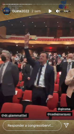 Trecho de vídeo sobre culto religioso realizado durante o evento na Guatemala.