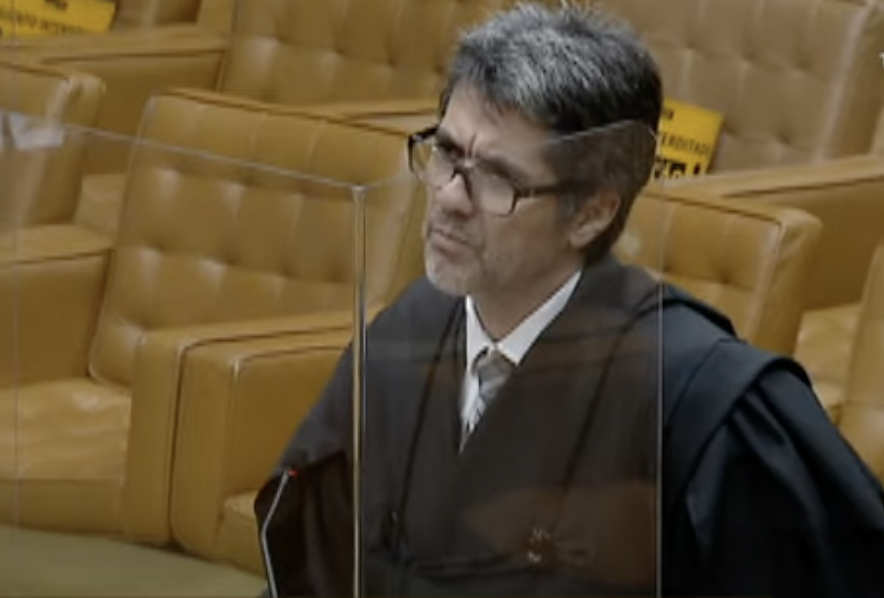 OAB quer revogação de multas ao advogado de Daniel Silveira