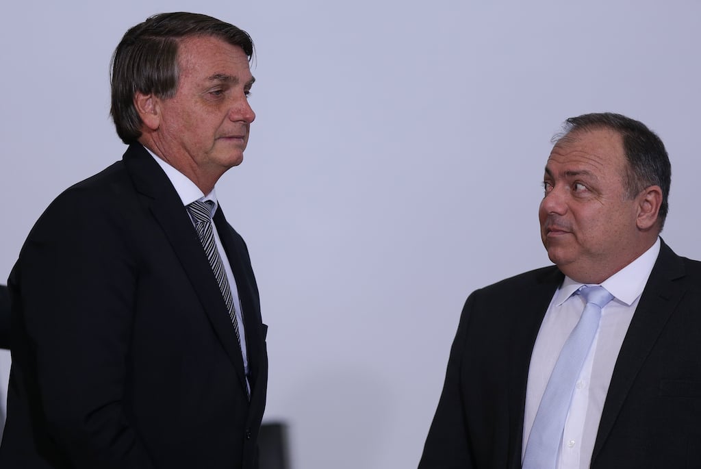 Cobrado por vacinas, Pazuello diz ao Planalto que “está tudo sob controle”