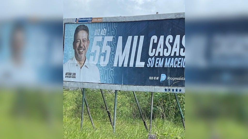 Outdoor de Lira ignora o dinheiro federal nos benefícios
