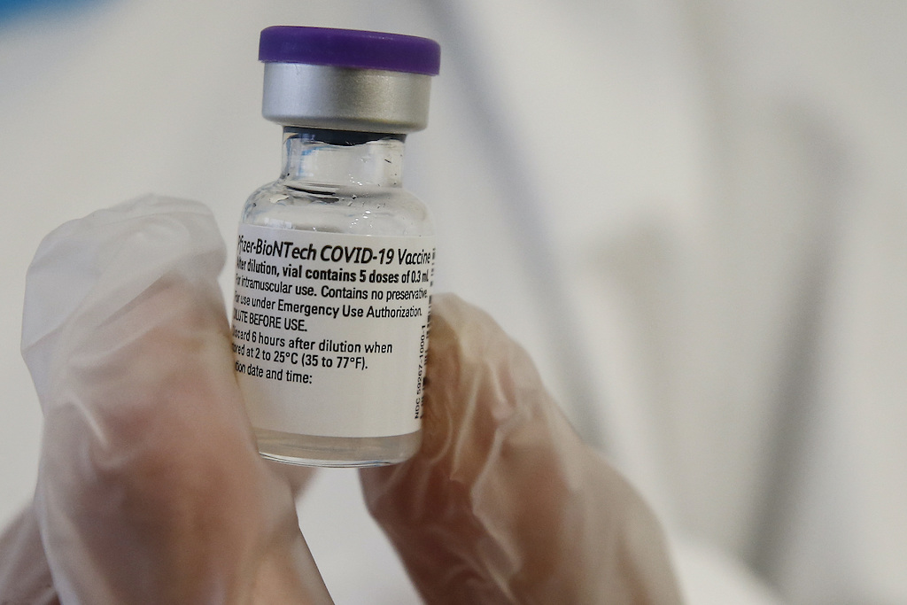 Vacinas: Anvisa deve aprovar em breve registro da Pfizer