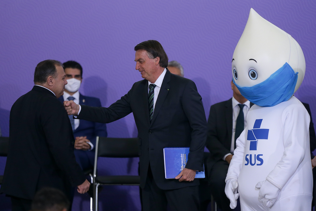 “Delírio”, dizem técnicos da Saúde sobre promessa de Pazuello