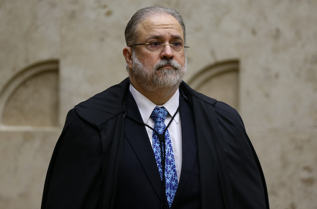 Aras encurralado