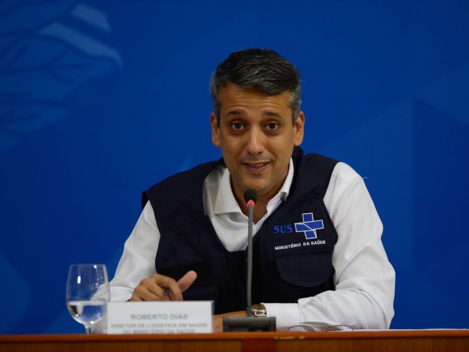 O homem do centrão no Ministério da Saúde