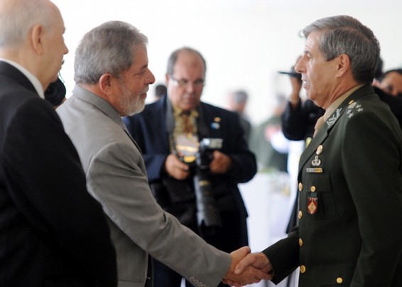 Menos tensão com os militares