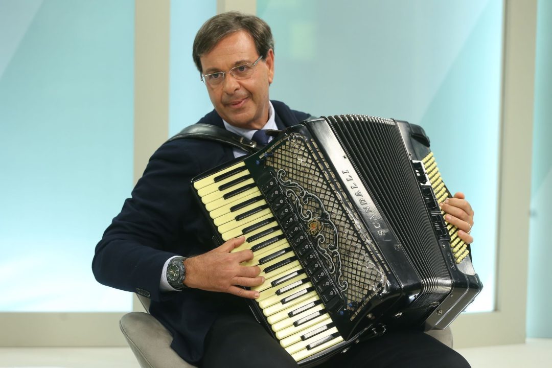 Sanfoneiro bolsonarista puxa fila