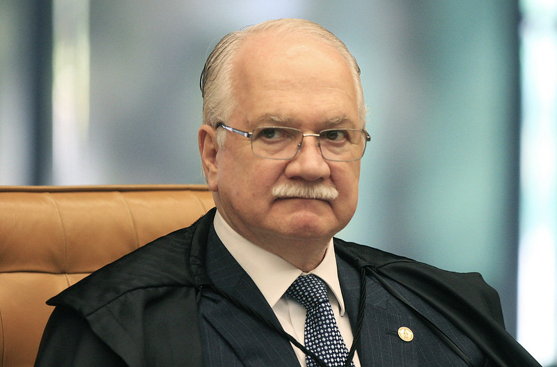 Todos pedem para sair