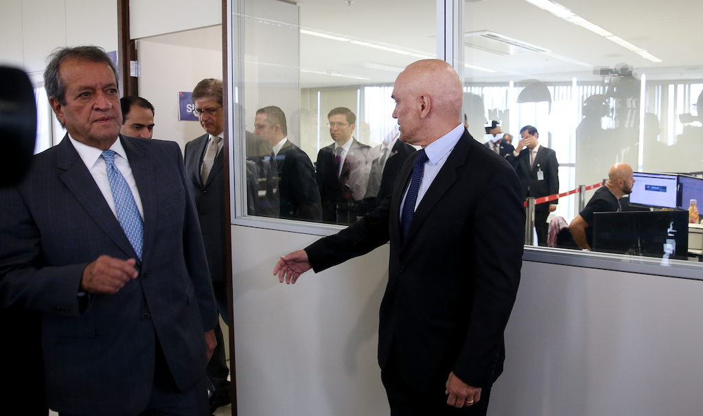 Moraes parte para cima do PL