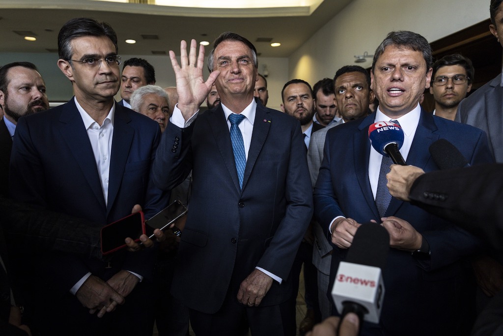 Debaixo de bala