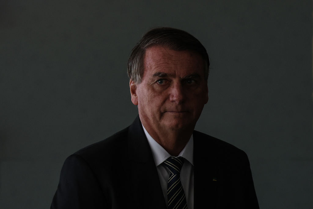 Brasília empareda Bolsonaro