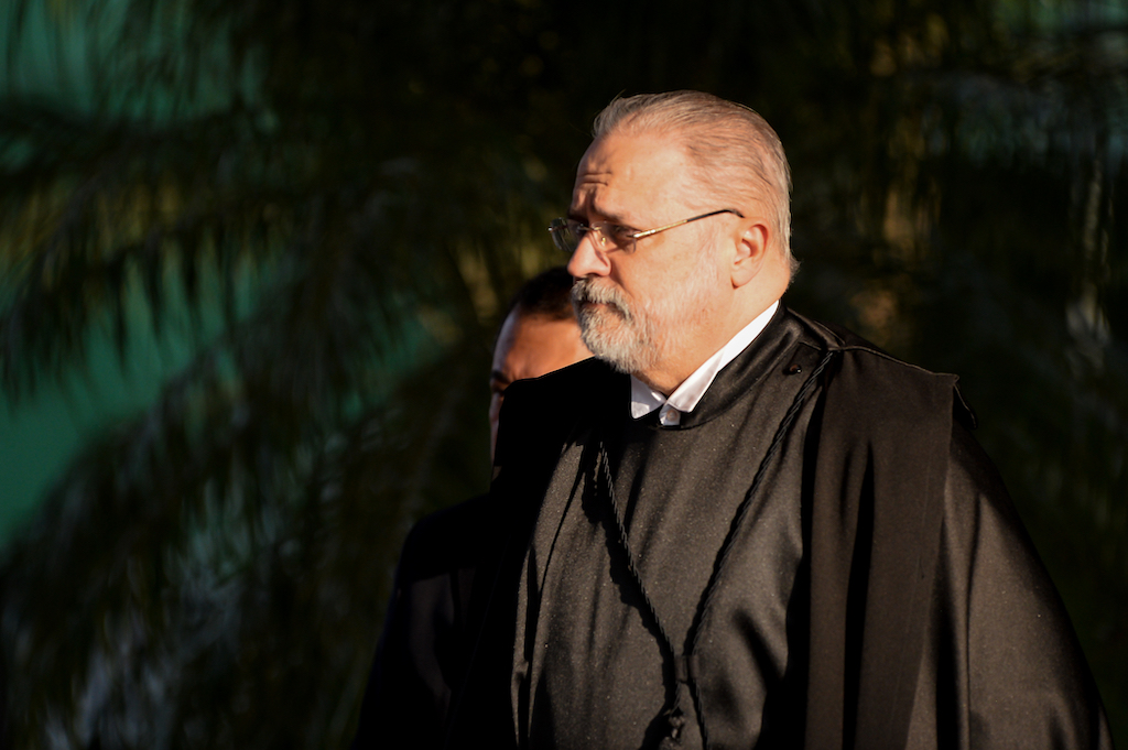 Aras encurralado
