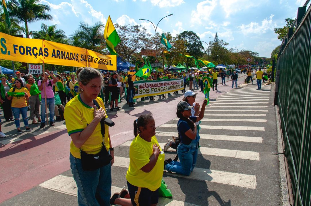 Militares voltam ao relatório