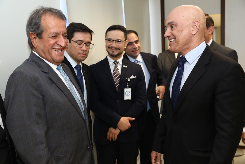 Moraes parte para cima de Valdemar
