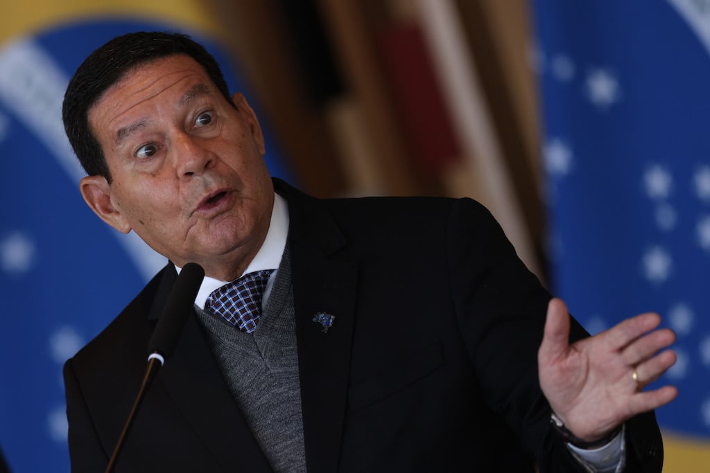Mourão topa