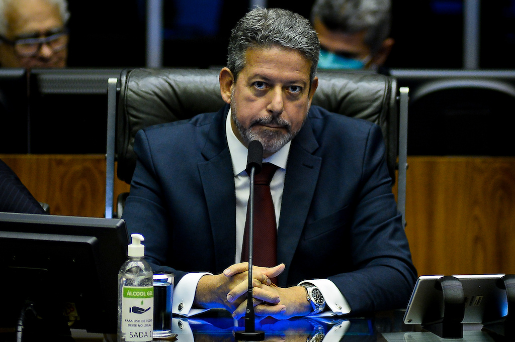 Deputados querem atenção