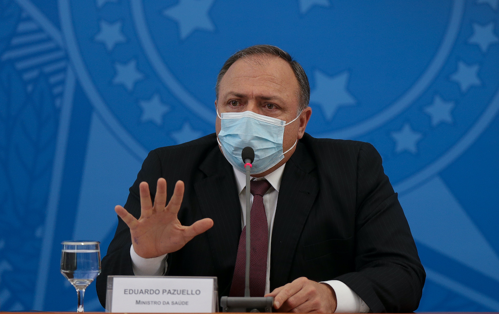 A realidade paralela de um ministro delirante