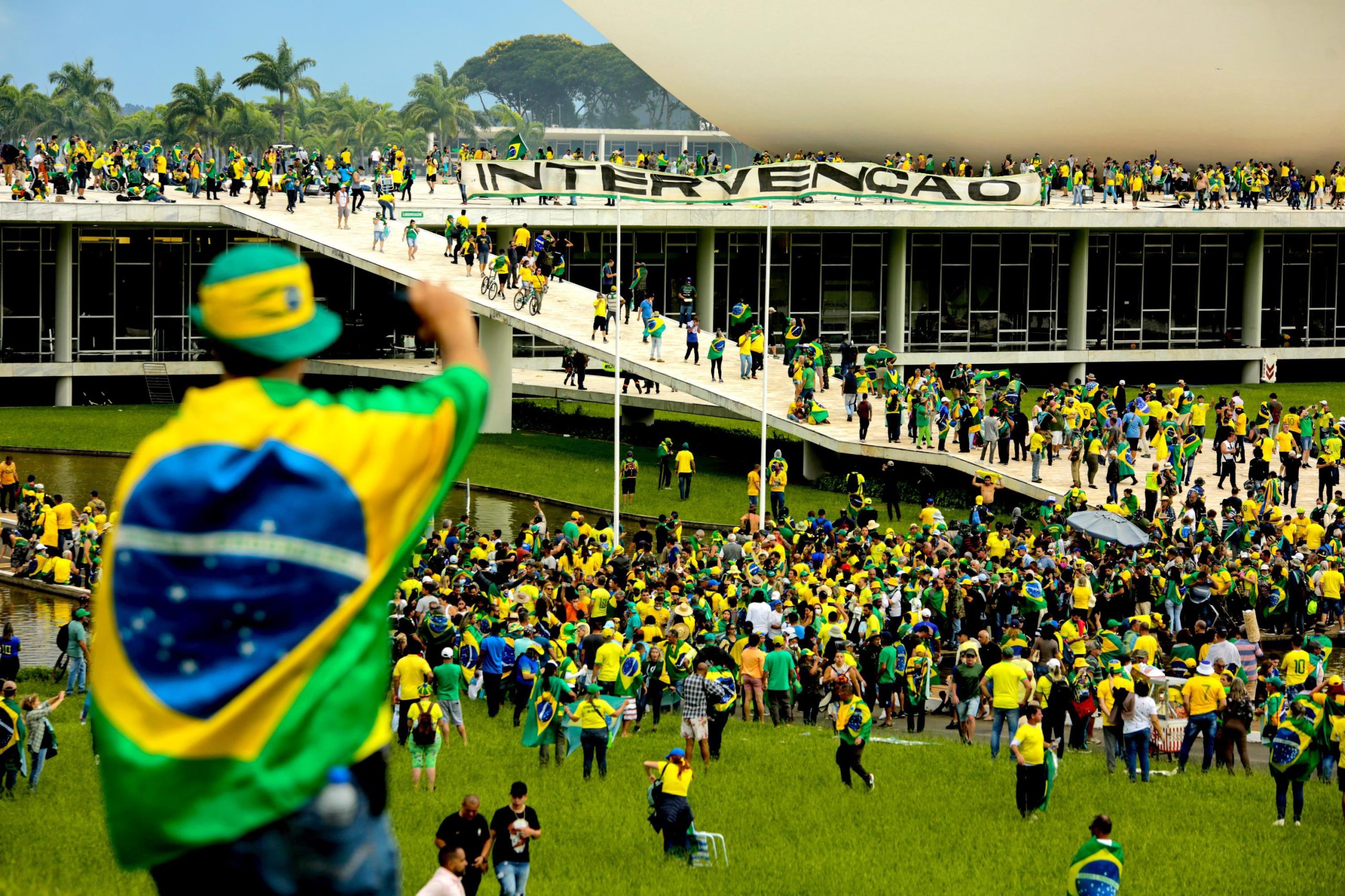 A demissão dos coronéis