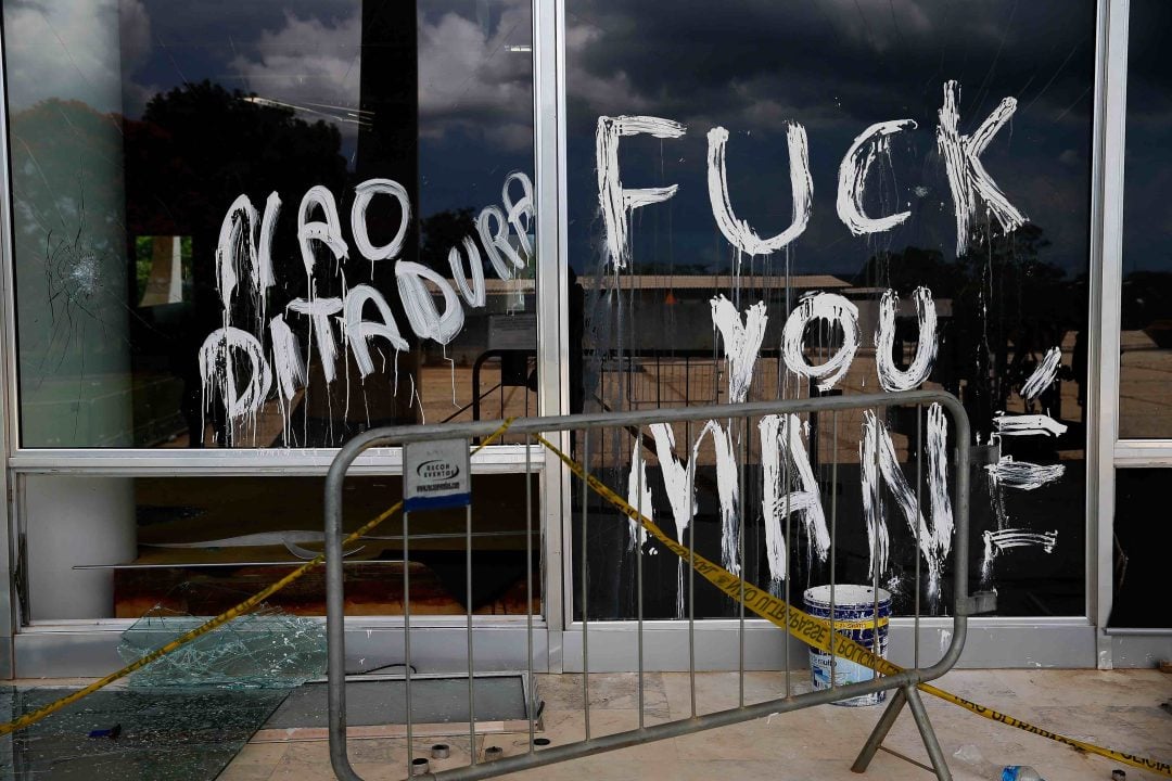 Mais cinco denunciados