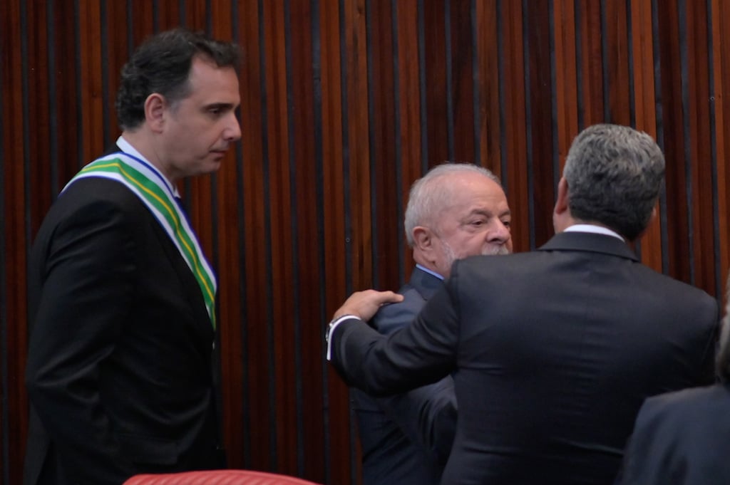 Lira cobra Lula