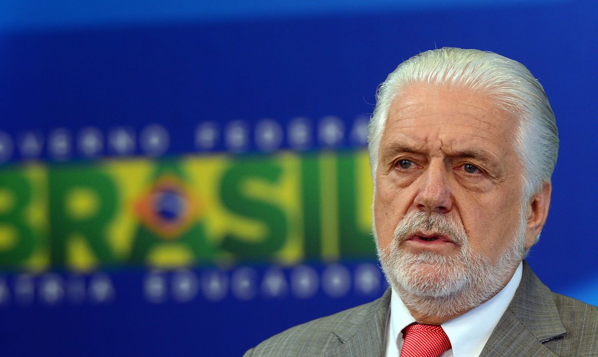 Antes que o Lula peça