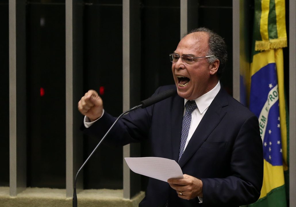 Senadores querem mais cargos