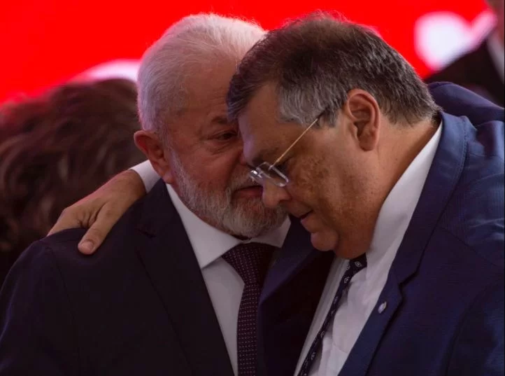 PT paulista contra Dino